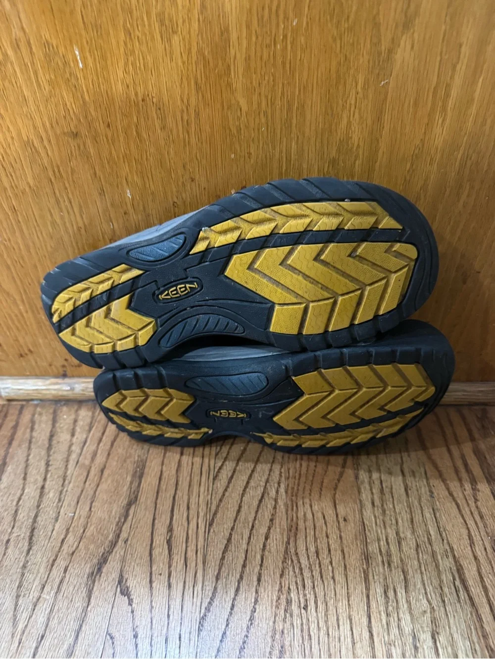 Men’s KEEN Waterproof Outdoor Closed Toe Sandals Size 10.5